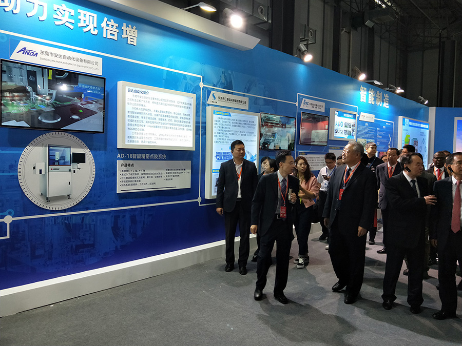 简讯 | 助力产业智能升级——hb火博点胶设备亮相智博会