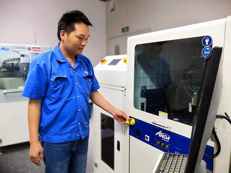 成品一次检验通过太难？他却连续实现了3台！