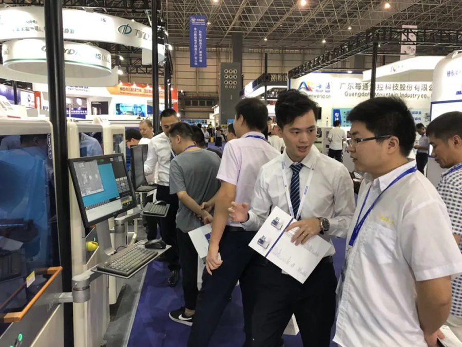 hb火博坚持自主创新，多部设备首次公开亮相 | 电子制造自动化展报道